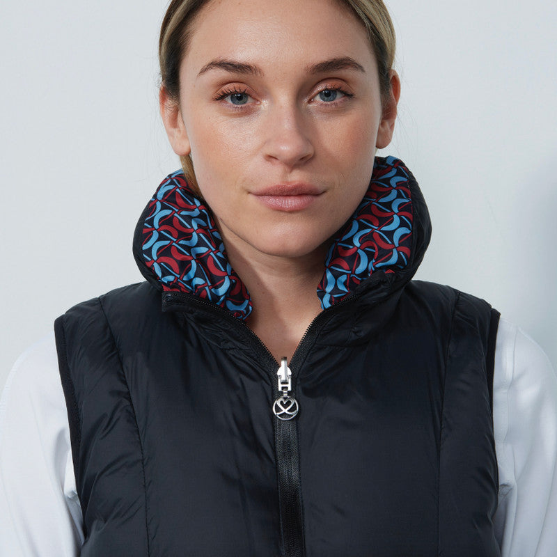 Daily Sports: Women's Airdrie Reversible Padded Vest - Black and Print