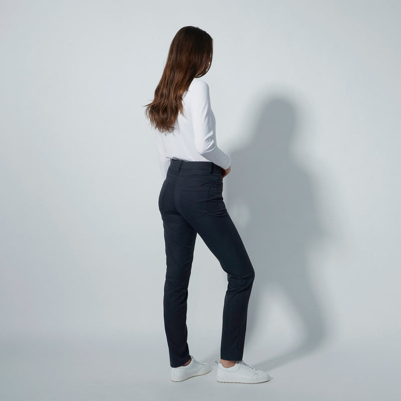 Daily Sports: Women's Lyric Pants 32" V2 - Black